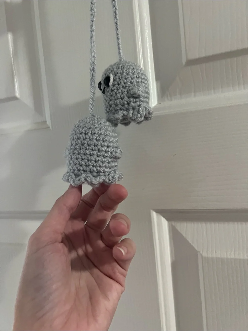Crocheted Ghost Rearview Mirror Hanger 👻 - Picture 5 of 5